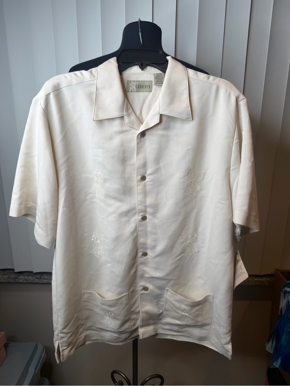 Cabavera ivory short-sleeve camp shirt embroidered hula dancer figures size Med